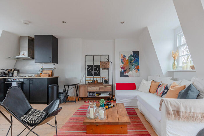 2 Bedroom Apartment To Rent In Barnsbury Street, London, N1