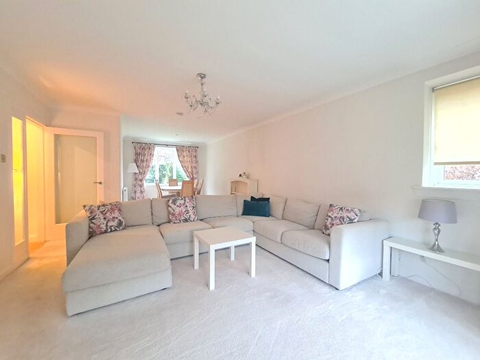 3 Bedroom Flat To Rent In Broomburn Drive, Newton Mearns, Glasgow, G77