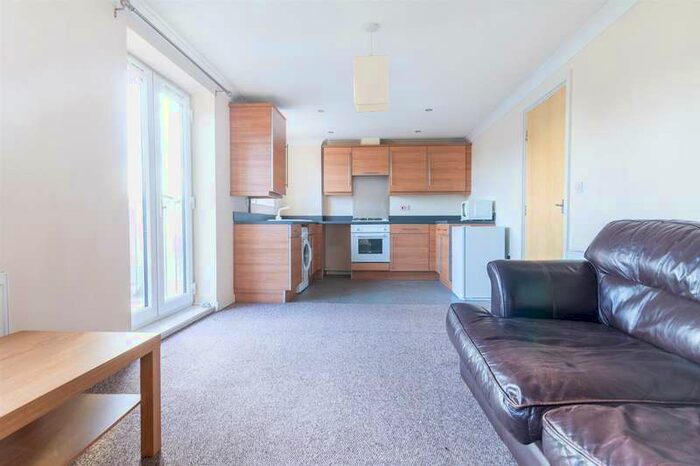 2 Bedroom House To Rent In Chillingham Road, Newcastle Upon Tyne, NE6