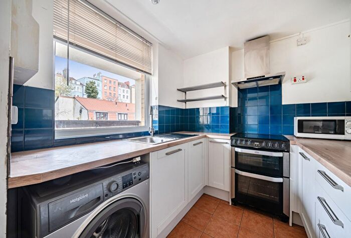 2 Bedroom Flat For Sale In Dove Street, Bristol, Somerset, BS2