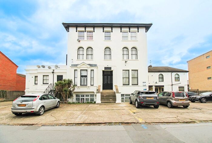 1 Bedroom Flat For Sale In Lower Addiscombe Road, Croydon, CR0