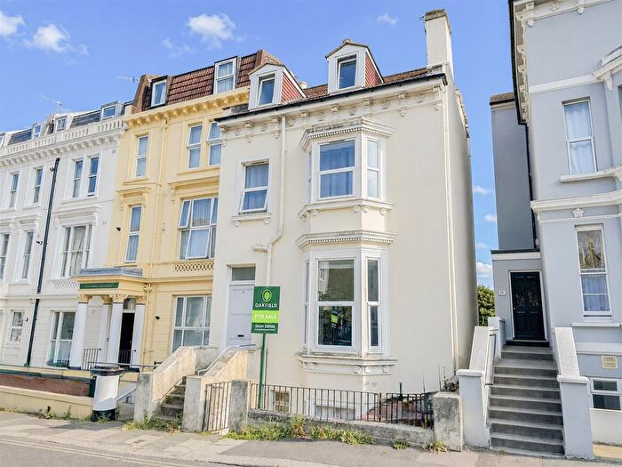 2 Bedroom Flat For Sale In West Hill Road, St Leonards, TN38