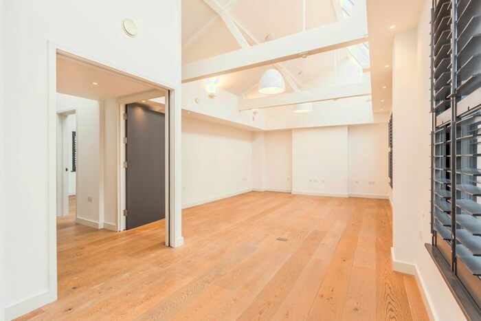 2 Bedroom Flat To Rent In St. Martin's Lane, London, WC2N