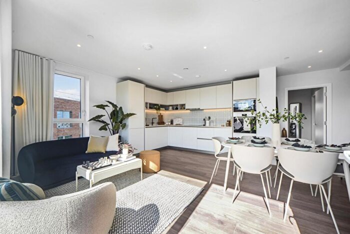 2 Bedroom Flat To Rent In Evelyn Street London, SE8