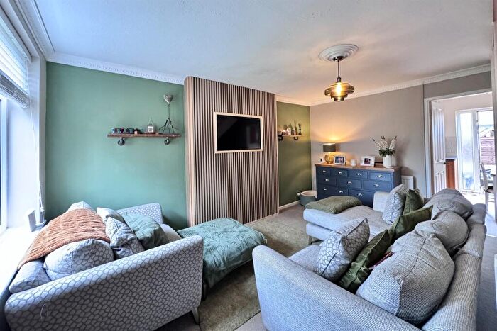 2 Bedroom End Of Terrace House For Sale In Brosscroft Village, Hadfield, Glossop, SK13
