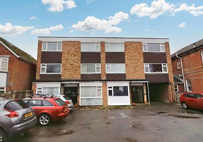 1 Bedroom Flat For Sale In Flat Rotherwick Court, Alexandra Road, Farnborough, Hampshire, GU14