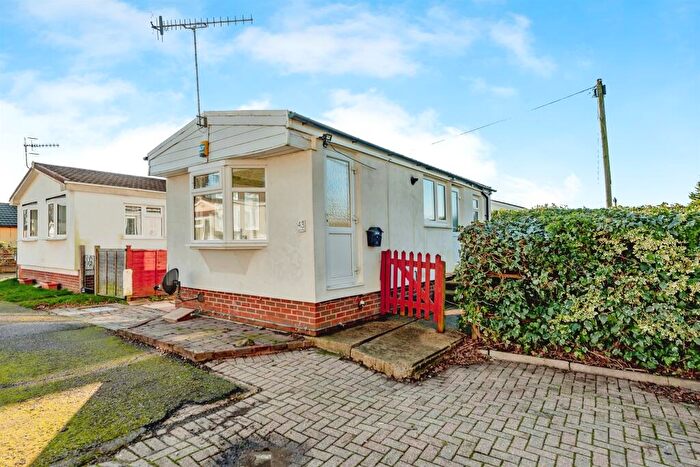 1 Bedroom Park Home For Sale In Laburnum Court, Smallfield, Horley, RH6