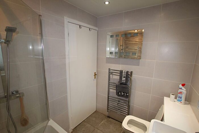 2 Bedroom Detached Bungalow To Rent In Bury Road, Bamford, Rochdale, OL11