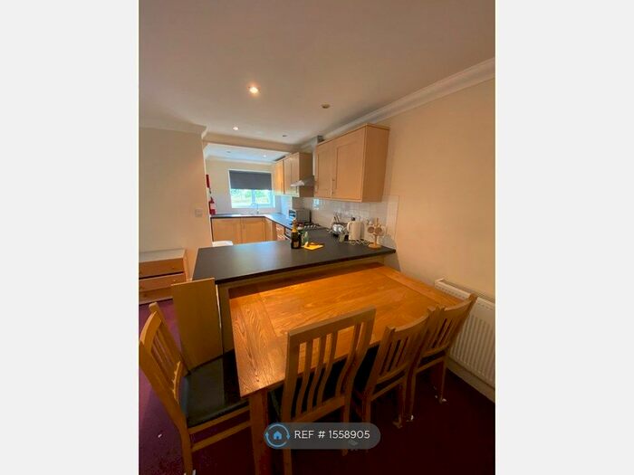 3 Bedroom Semi-Detached House To Rent In Hunts Close, Guildford, GU2