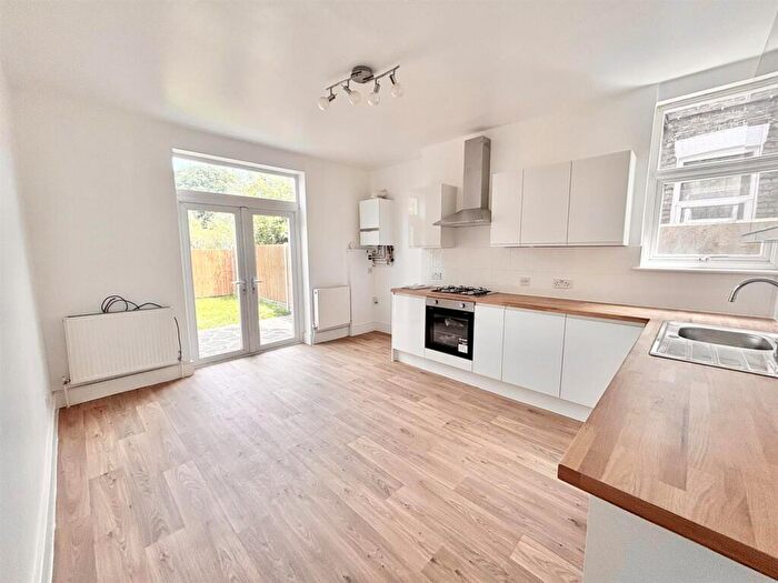 2 Bedroom Flat To Rent In Holland Road, Kensal Rise, London, NW10