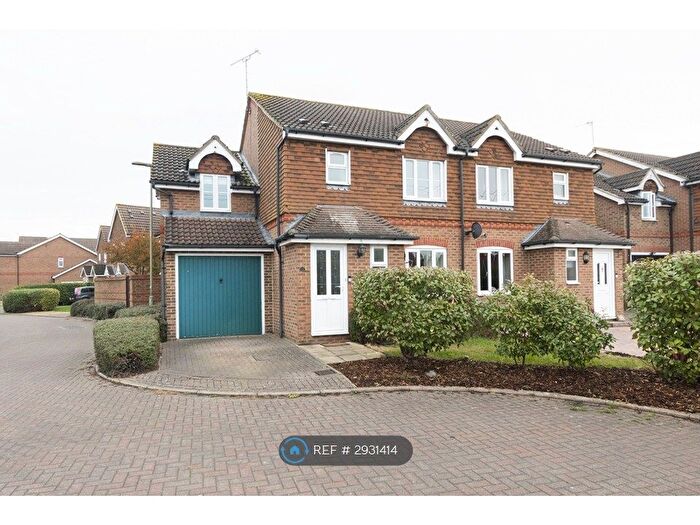 4 Bedroom Semi Detached House To Rent In Old Bourne, Didcot, OX11