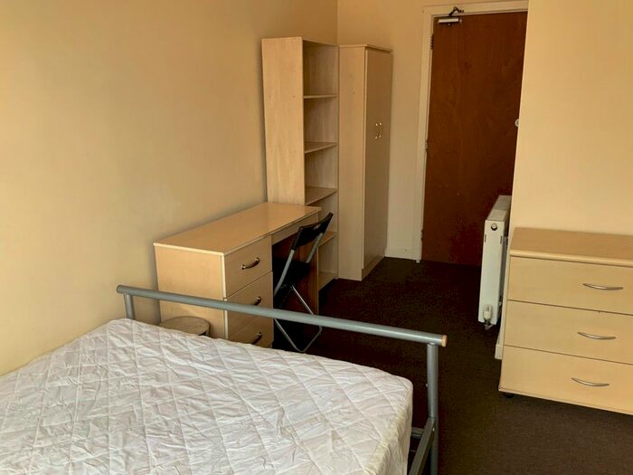 7 Bedroom Terraced House To Rent In Longford Place (July ), Victoria Park Manchester, M14