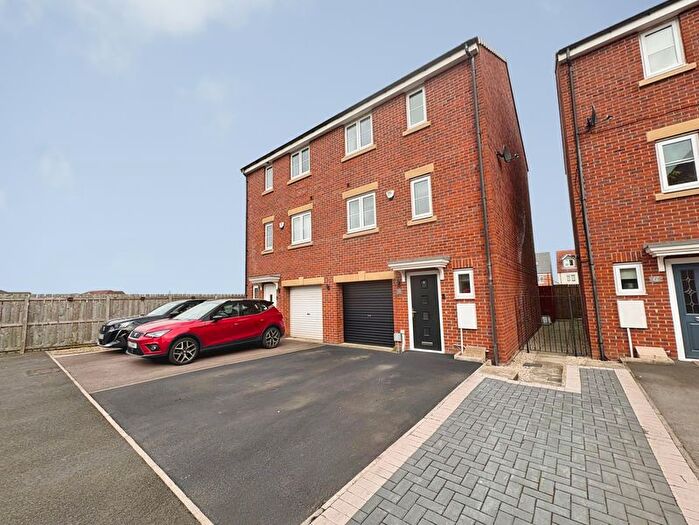 4 Bedroom Town House For Sale In Hexham Gardens, Blyth, NE24