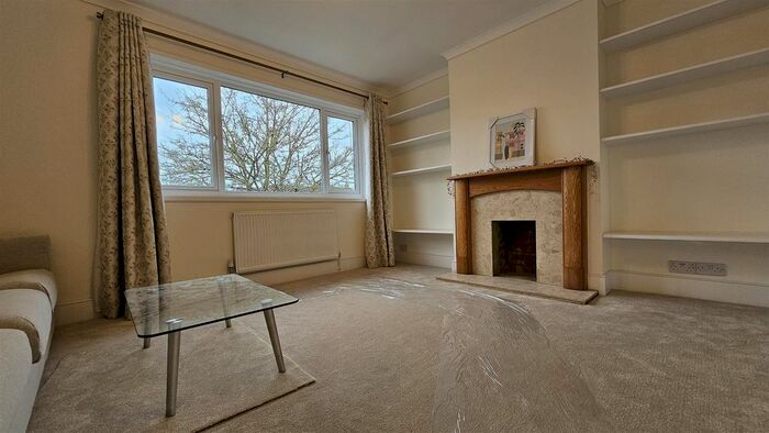 2 Bedroom Maisonette To Rent In Kingshill Avenue, Hayes, UB4