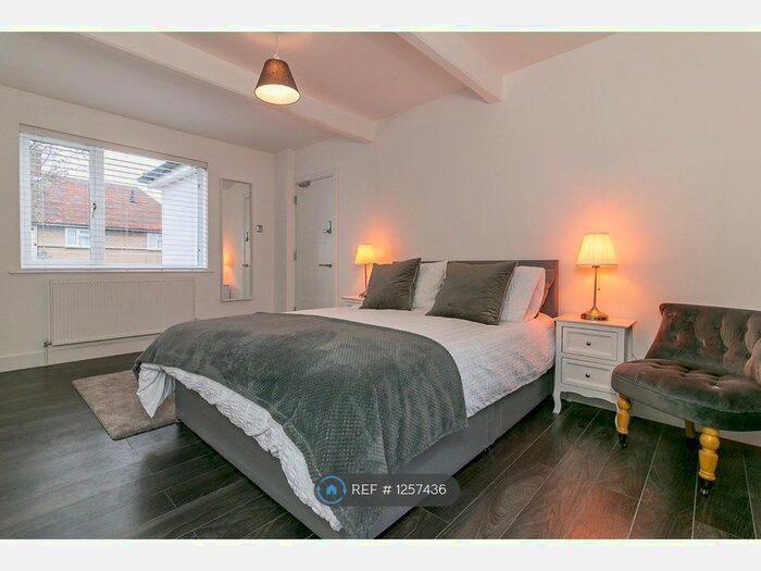 4 Bedroom Semi-Detached House To Rent In Archers Way, Letchworth SG6