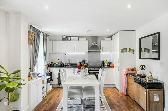 1 Bedroom Flat To Rent In Ravenscourt Gardens, London, W6