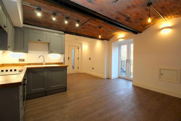 2 Bedroom Apartment To Rent In Union Road, New Mills, High Peak, SK22