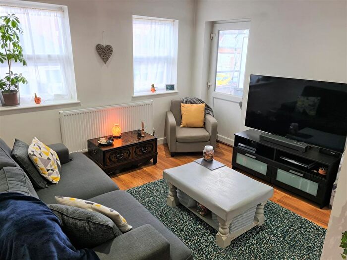 1 Bedroom Flat For Sale In Artillery Road, Aldershot, GU11