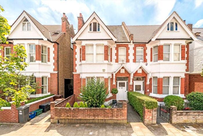 5 Bedroom Semi-Detached House To Rent In Wavendon Avenue, Chiswick, W4
