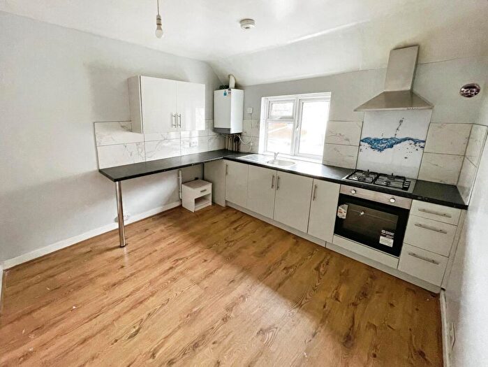 2 Bedroom Flat To Rent In Leckwith Road, Cardiff, CF11