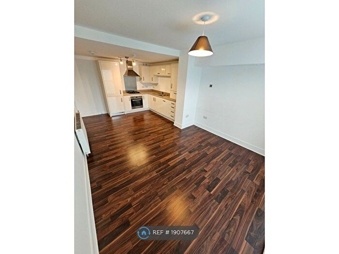 2 Bedroom Flat To Rent In Mulberry Crescent, Renfrew, PA4