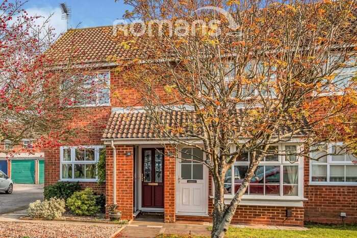 2 Bedroom Maisonette To Rent In Dunbar Drive, Woodley, Reading, RG5