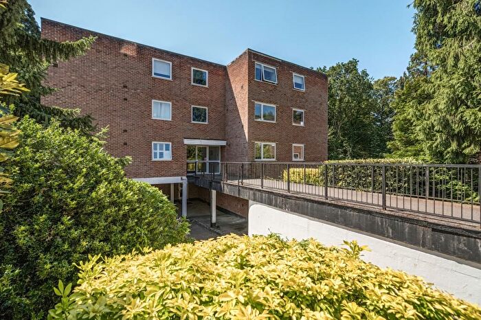 2 Bedroom Flat For Sale In Sunninghill, Berkshire, SL5