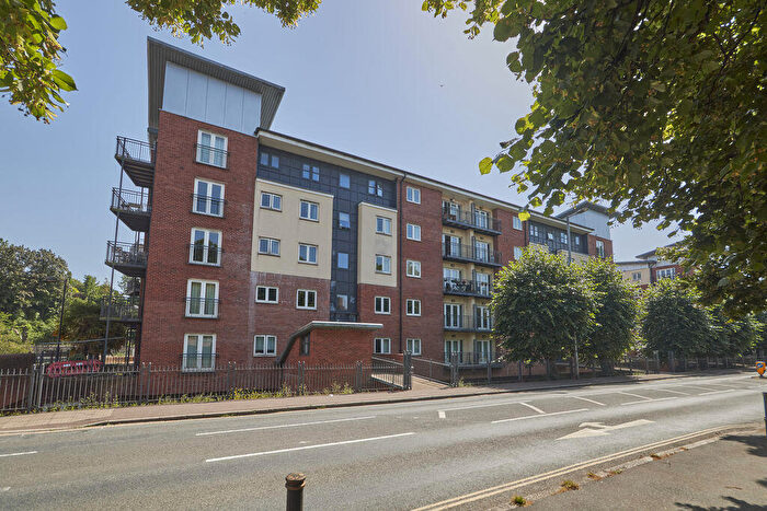 2 Bedroom Flat For Sale In New North Road, Exeter, EX4