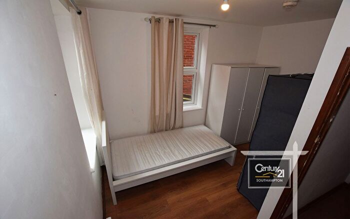 3 Bedroom Flat To Rent In |Ref: |, Hazeleigh Avenue, Southampton, SO19