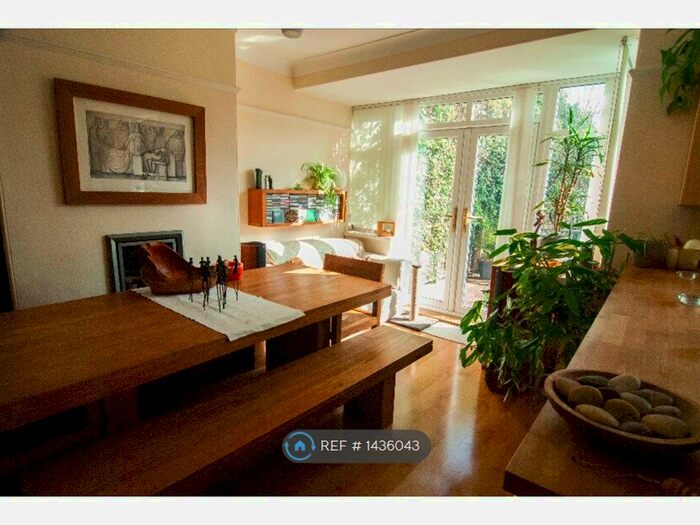 3 Bedroom Semi-Detached House To Rent In Eastwood Gardens, Newcastle Upon Tyne, NE3