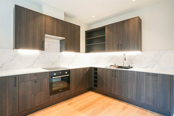 2 Bedroom Apartment To Rent In Penge, London, SE20