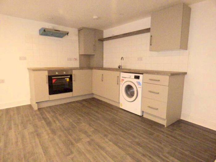 2 Bedroom House To Rent In Windsor Walk, Luton, LU1