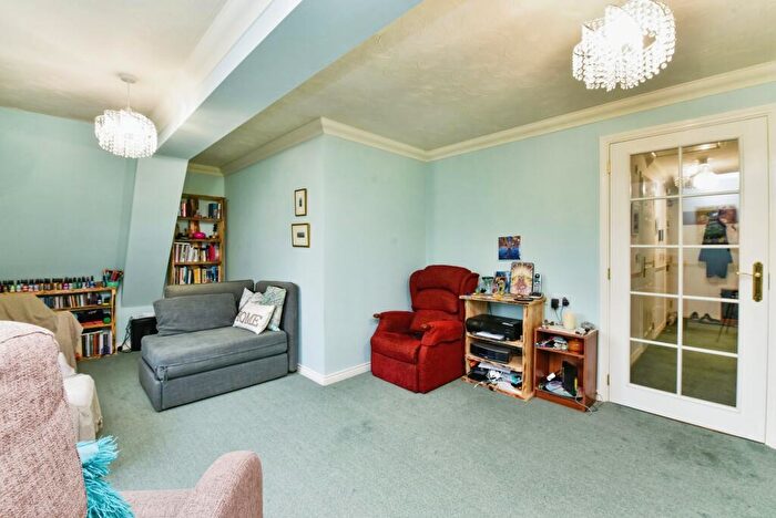 1 Bedroom Flat For Sale In Magdalene Street, Glastonbury, Somerset, BA6