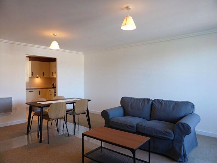 3 Bedroom Flat To Rent In Stepney Court -, P16