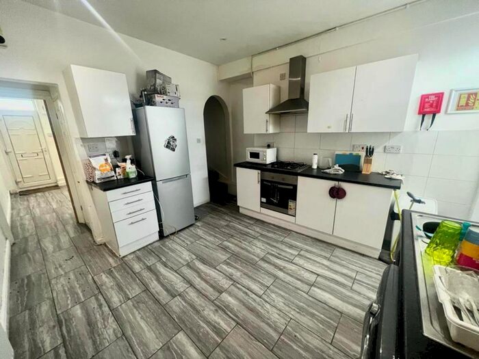 3 Bedroom End Of Terrace House To Rent In Gulson Road, Coventry, CV1