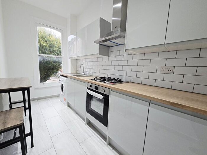3 Bedroom Flat To Rent In Tabley Road, Holloway, N7