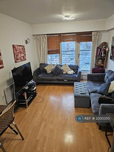 1 Bedroom Flat To Rent In Queen Street, Cardiff, CF10