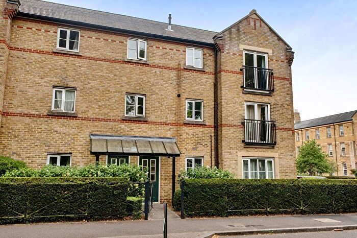 2 Bedroom Flat For Sale In Sergeants Place, Caterham, CR3
