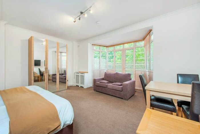 Studio To Rent In Upper Woburn Place, London, WC1H