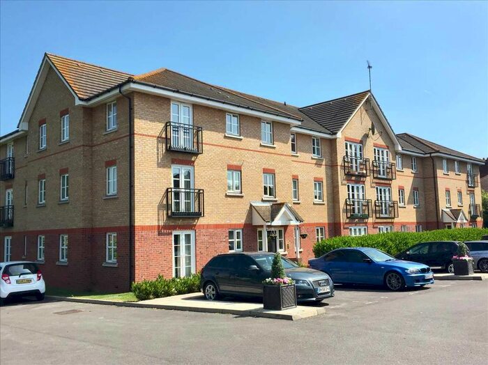 2 Bedroom Flat To Rent In Ensign Close, Leigh-On-Sea, SS9