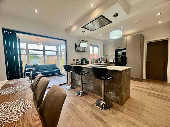 5 Bedroom Semi-Detached House To Rent In Alandale Drive, Pinner, HA5
