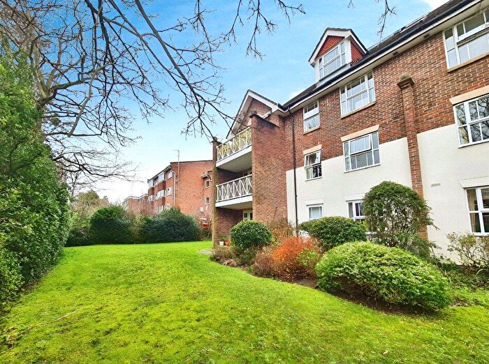 2 Bedroom Flat To Rent In Winn Road, Southampton, Hampshire, SO17