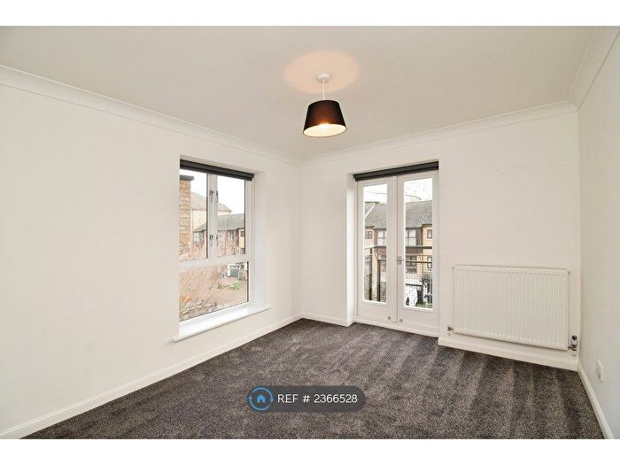 2 Bedroom Flat To Rent In Chatsworth House, London, E16