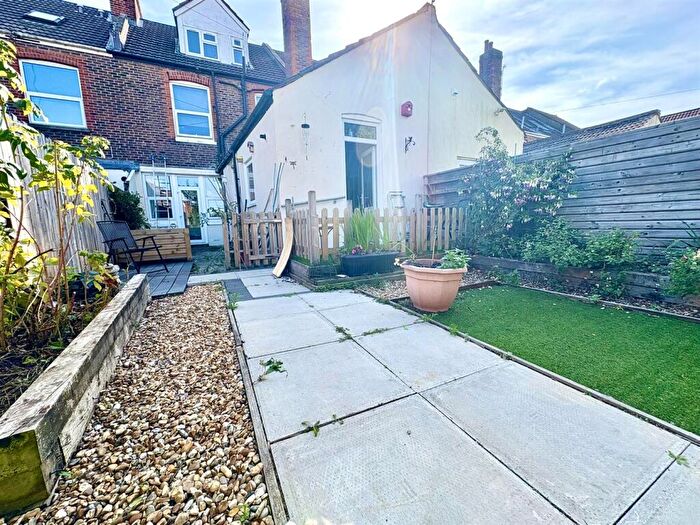 1 Bedroom Flat For Sale In Goldsmith Avenue, Southsea, PO4
