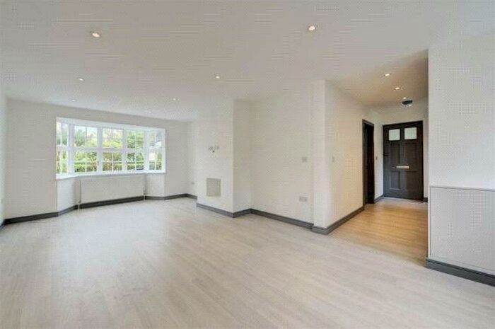 3 Bedroom Flat To Rent In Brookland Rise, Hampstead Garden Suburb, NW11