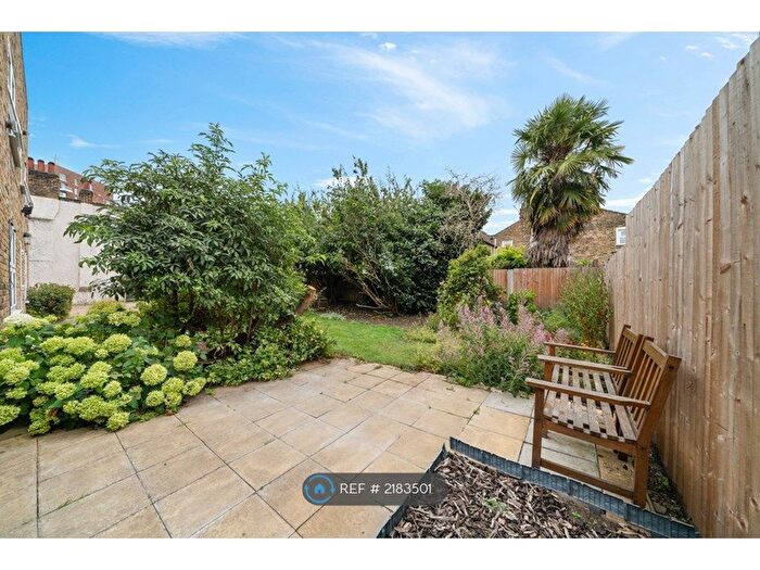 1 Bedroom Flat To Rent In Leathwell Road, London, SE8