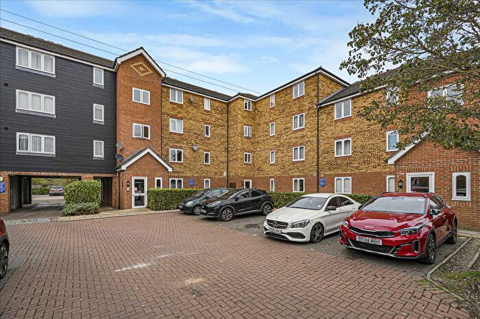 2 Bedroom Flat For Sale In Dunlop Close, Dartford, DA1