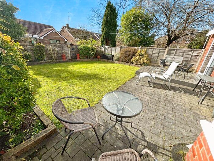 4 Bedroom Link Detached House For Sale In Buckingham Drive, Bury, BL8