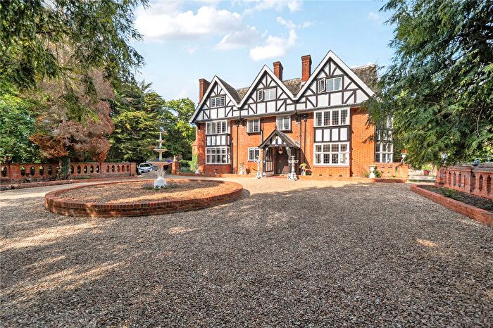 6 Bedroom Detached House For Sale In White Lane, Ash Green, Guildford, GU12