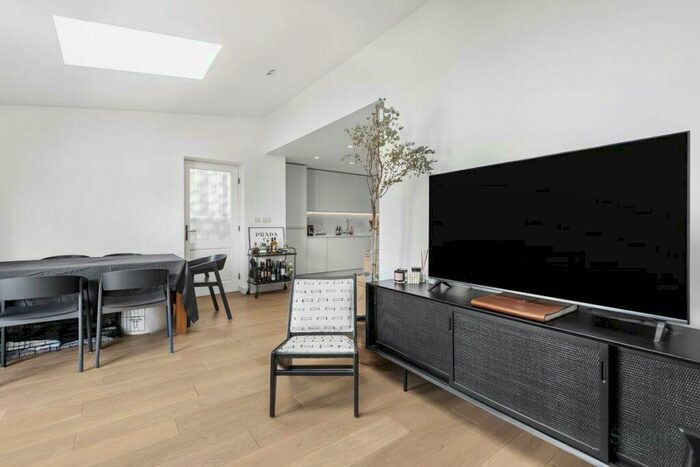 2 Bedroom Flat To Rent In St. Augustines Road, Camden, London, NW1